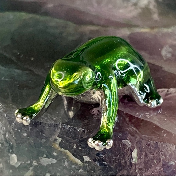 Lucky Little Frog Green Miniature Metal Figurine MINI Figure Small Paperweight - Picture 15 of 16